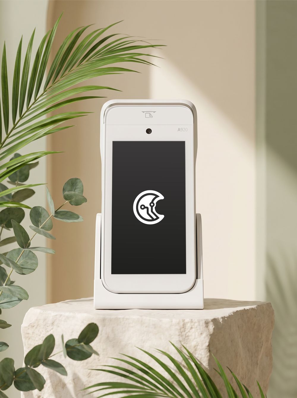 LunaPay-betaalterminal tussen planten op een warme werkplek.